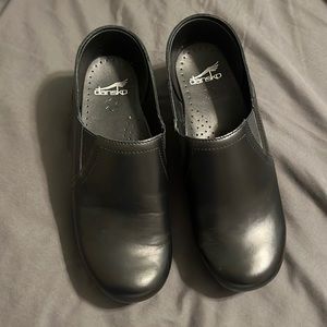 Dansko Women's Pepper Mule Black Leather Cabrio 837020202